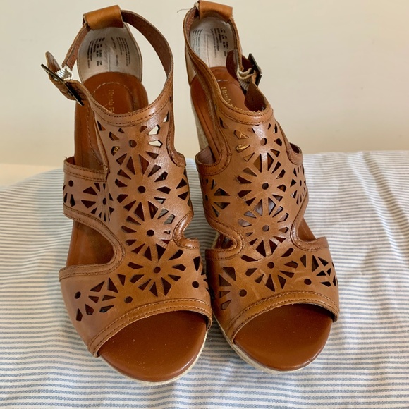Hush Puppies Wedge Leather Sandals 7.5 - Picture 1 of 7